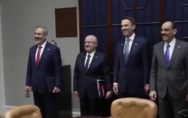 "Kaş, o qədər də ağıllı olmasayadınız" - Trampdan türk nümayəndələrinə (VİDEO)